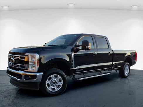 Used 2025 Ford F250 XLT image 2