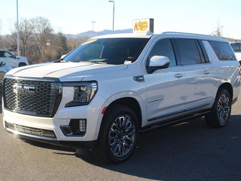 Used 2023 GMC Yukon XL Denali Ultimate image 3