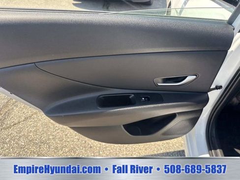 Used 2024 Hyundai Elantra SEL w/ Convenience Package FWD image 14