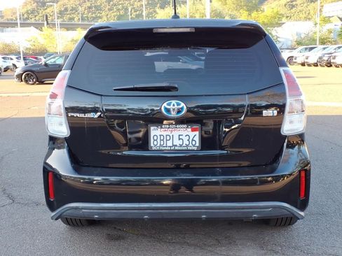 Used 2017 Toyota Prius V Four FWD image 5
