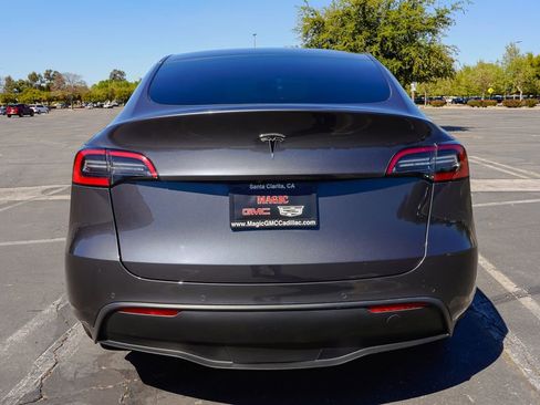 Used 2021 Tesla Model Y Long Range image 10