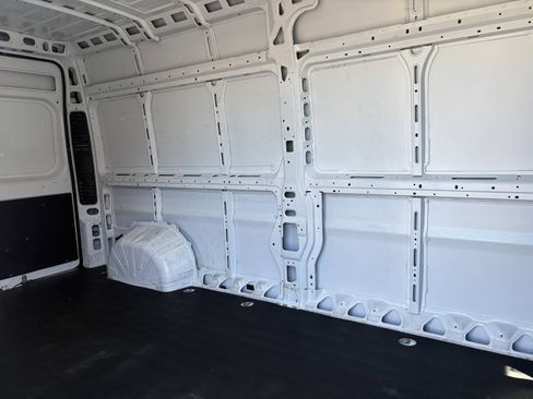 Used 2025 RAM ProMaster 2500 w/ Convenience Group FWD image 9