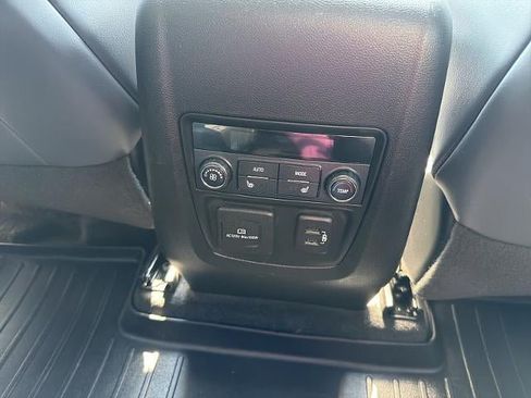 Used 2021 Buick Enclave Premium w/ Sun and Sites Package AWD/4WD image 21