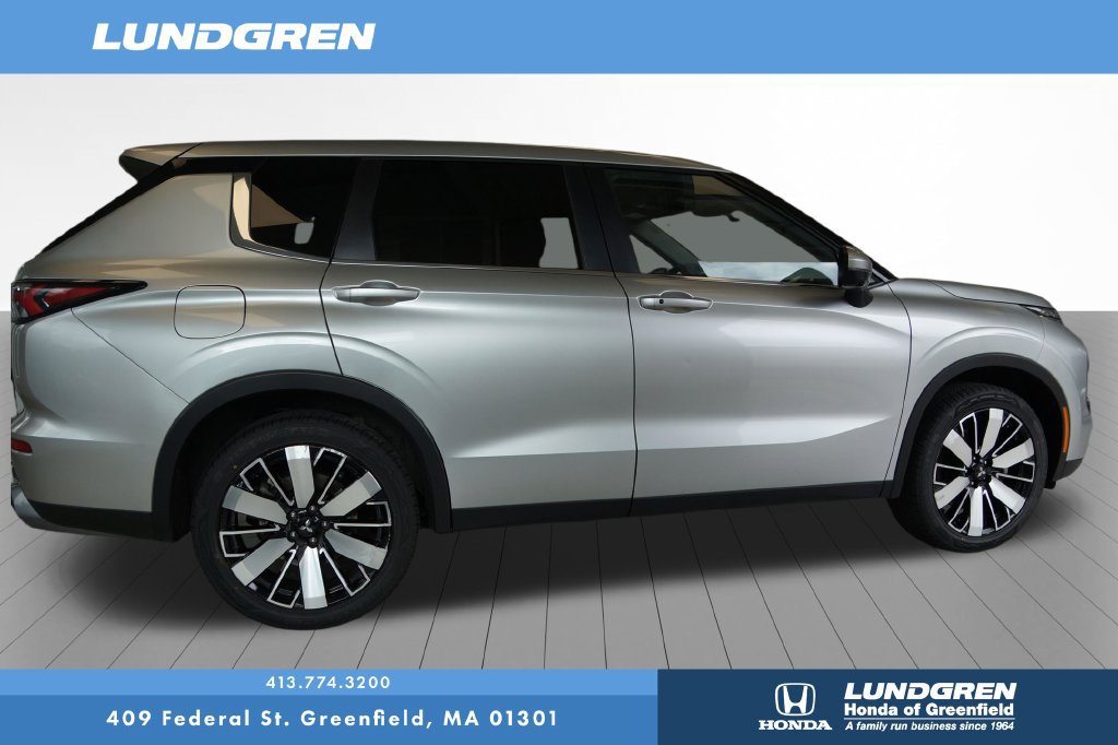 Used 2025 Mitsubishi Outlander AWD image 12