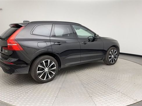 Certified 2025 Volvo XC60 B5 Plus image 2