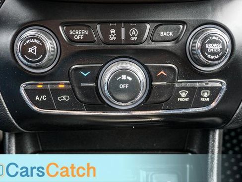 Used 2017 Jeep Cherokee Latitude w/ Cold Weather Group AWD/4WD image 24