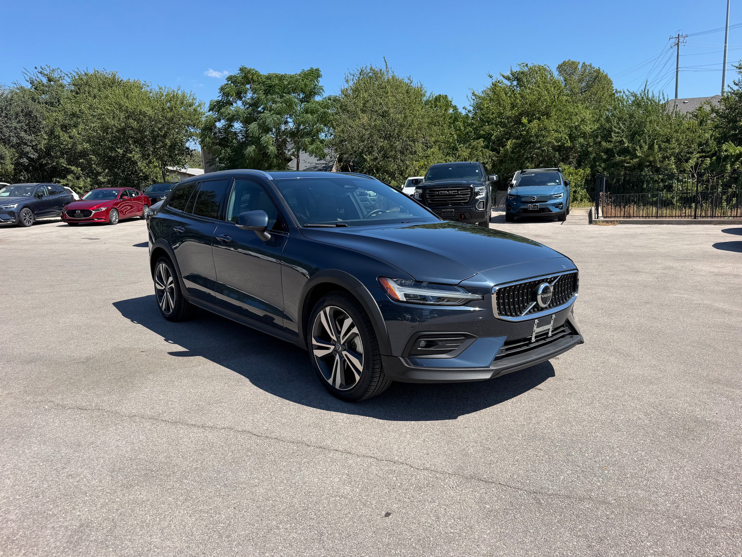 Certified 2025 Volvo V60 B5 Cross Country Plus AWD/4WD image 7