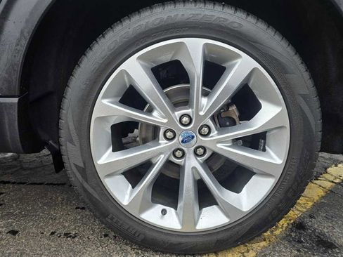 Used 2023 Ford Explorer Platinum w/ Technology Package image 3