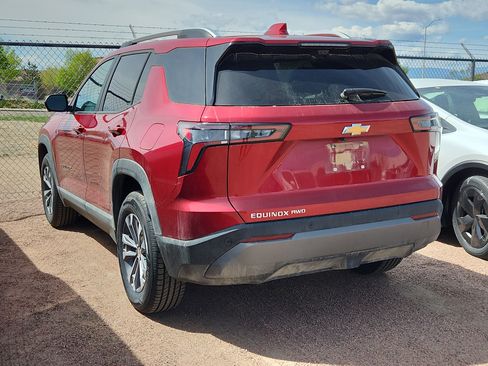 Used 2025 Chevrolet Equinox LT w/ Convenience Package II image 3