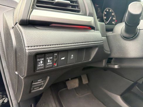 Used 2025 Honda Odyssey Sport-L image 13