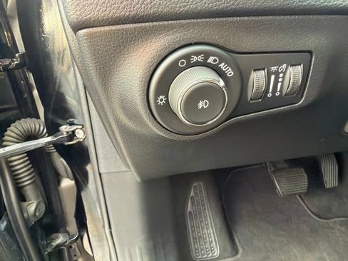 Used 2020 Jeep Compass Limited AWD/4WD image 12