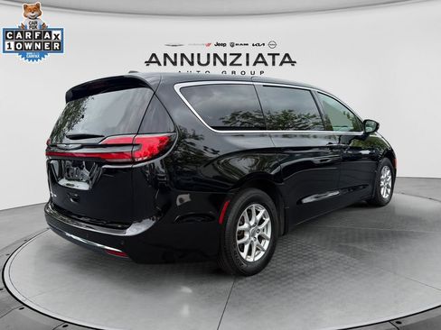 Used 2025 Chrysler Pacifica Select FWD image 5