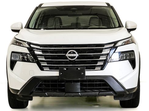 Used 2025 Nissan Rogue SV AWD/4WD image 2