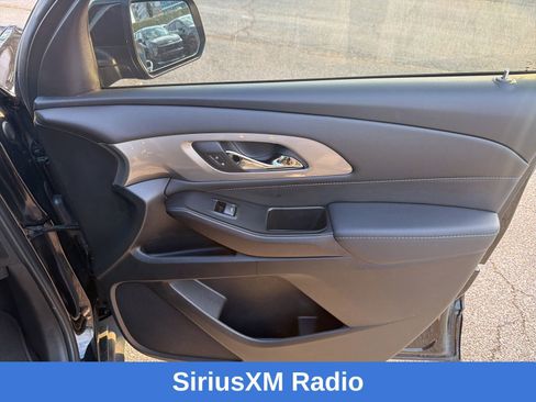 Used 2023 Chevrolet Traverse LT image 25