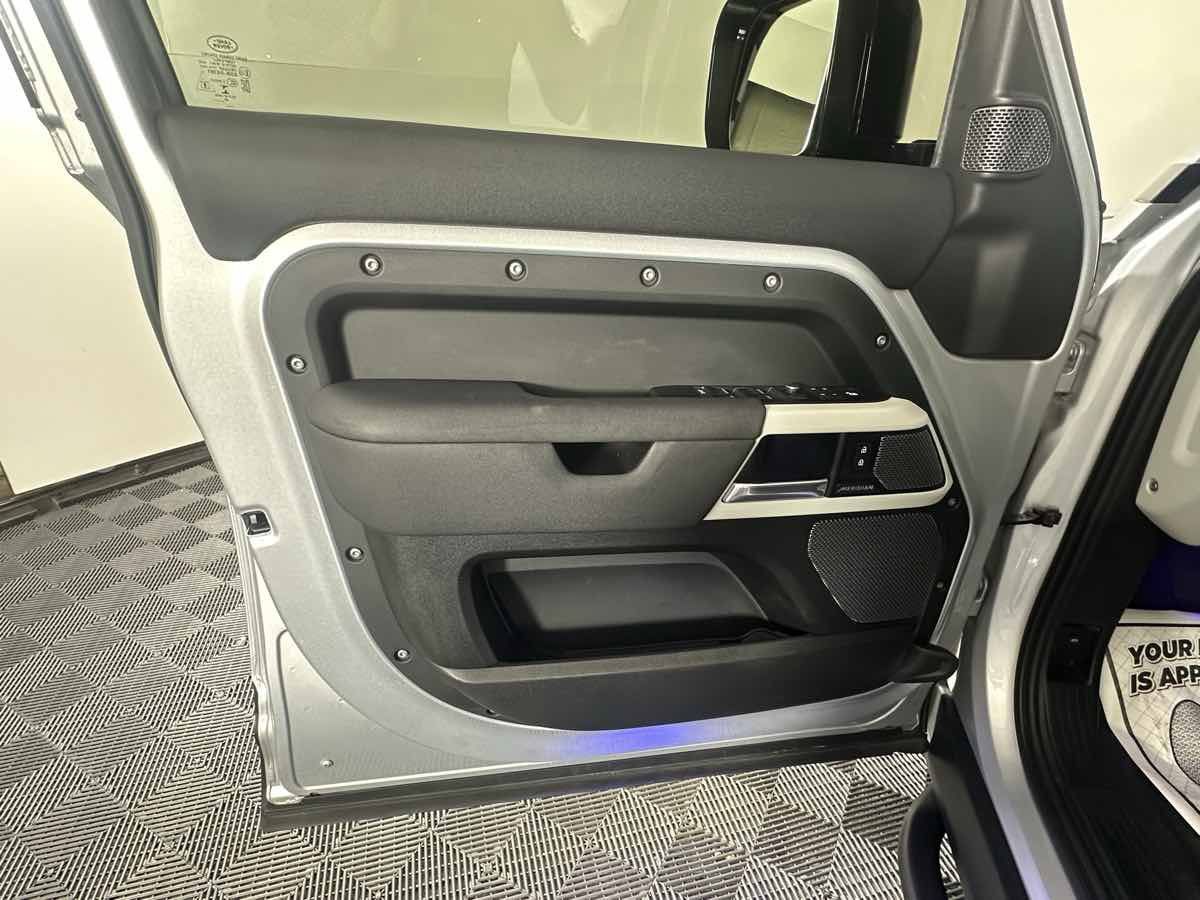 Used 2020 Land Rover Defender 110 SE AWD/4WD image 15