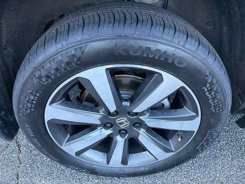 Used 2024 Honda Pilot Touring image 17