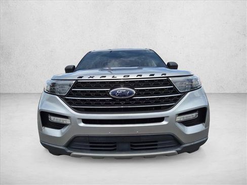 Used 2021 Ford Explorer XLT w/ Equipment Group 202A AWD/4WD image 2