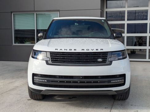 Used 2024 Land Rover Range Rover SE image 2