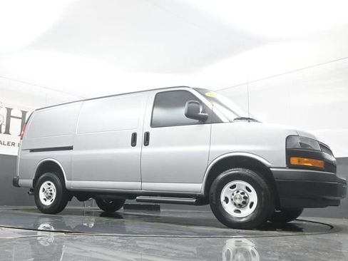Used 2024 Chevrolet Express 3500 image 2