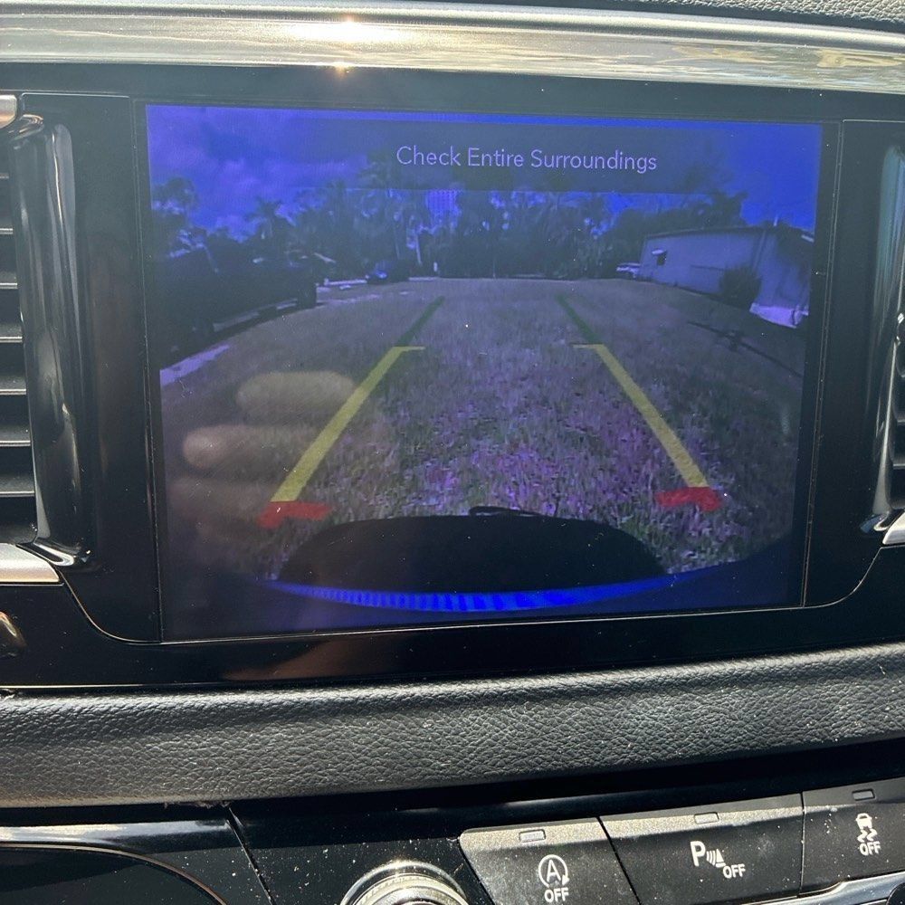 Used 2020 Chrysler Pacifica Touring-L Plus FWD image 9