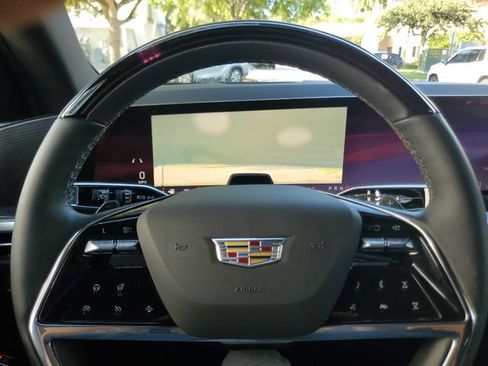 Used 2025 Cadillac Escalade Sport AWD/4WD image 23
