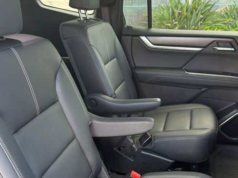 Used 2024 GMC Acadia Elevation image 24