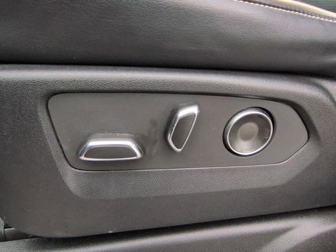 Used 2023 Cadillac Escalade Premium Luxury image 17