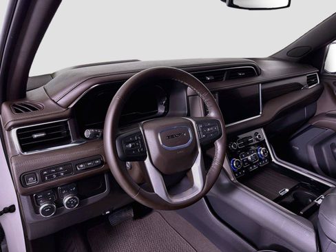 Used 2024 GMC Yukon Denali AWD/4WD image 9
