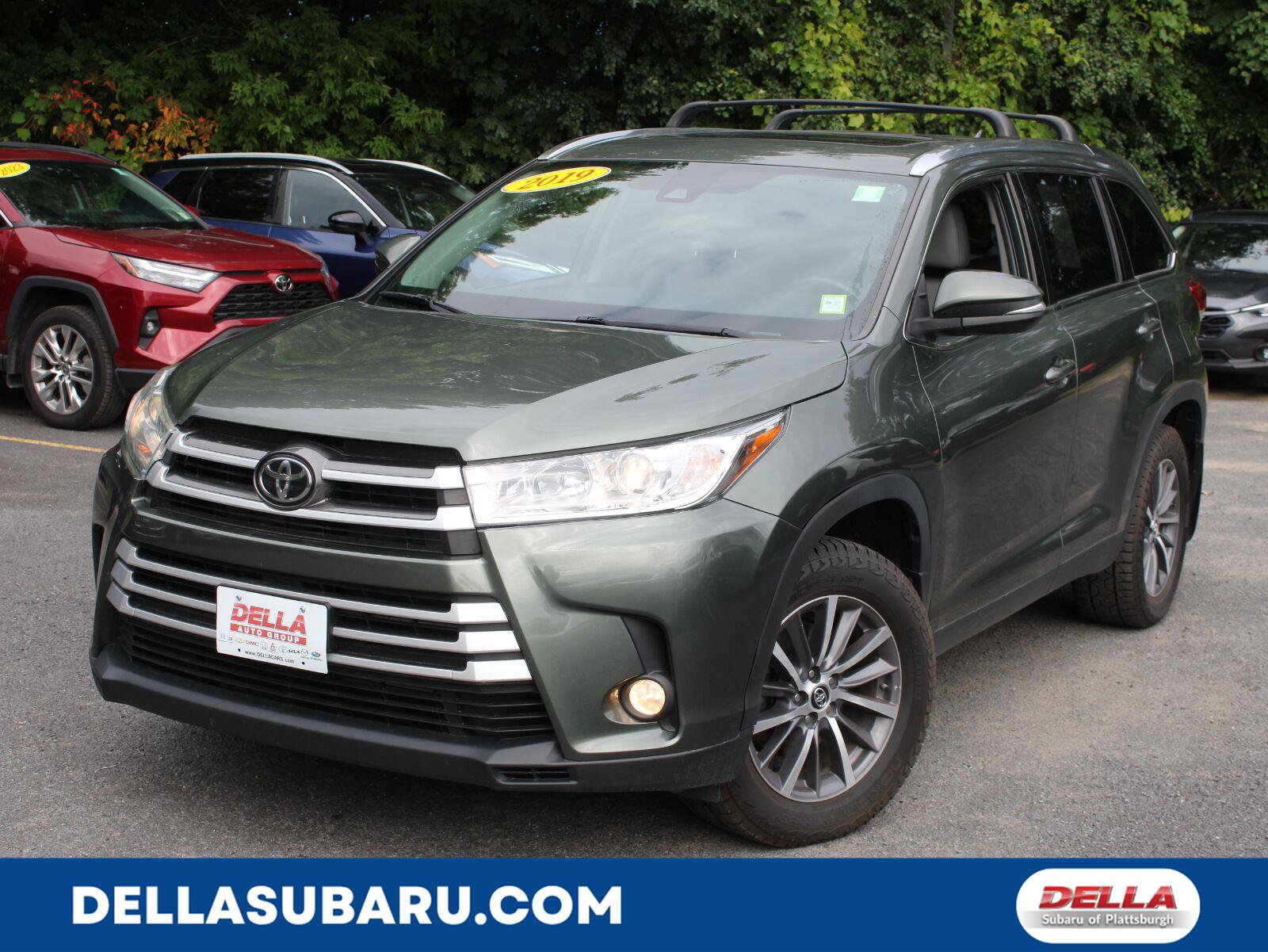 Used 2019 Toyota Highlander XLE AWD/4WD image 1