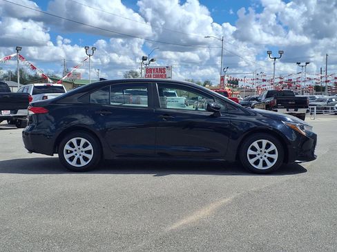 Used 2024 Toyota Corolla LE FWD image 2