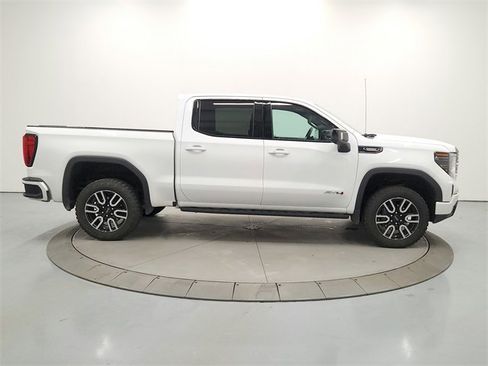 Used 2023 GMC Sierra 1500 AT4 w/ AT4 Premium Package image 9
