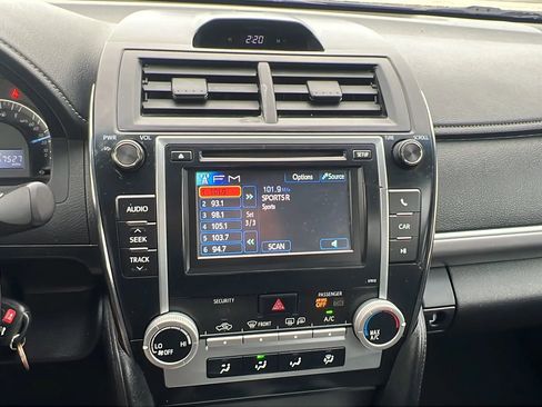 Used 2012 Toyota Camry XLE image 11