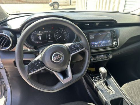 Used 2021 Nissan Kicks SV FWD image 6