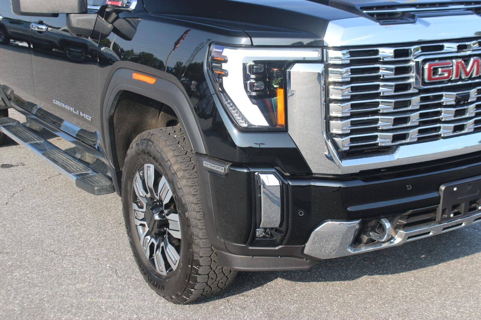 Used 2025 GMC Sierra 2500 Denali w/ Denali Reserve Package AWD/4WD image 9