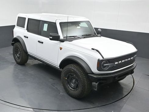 New 2025 Ford Bronco Badlands image 9