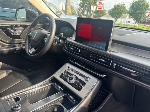 Used 2023 Lincoln Aviator AWD w/ Premium Package image 33