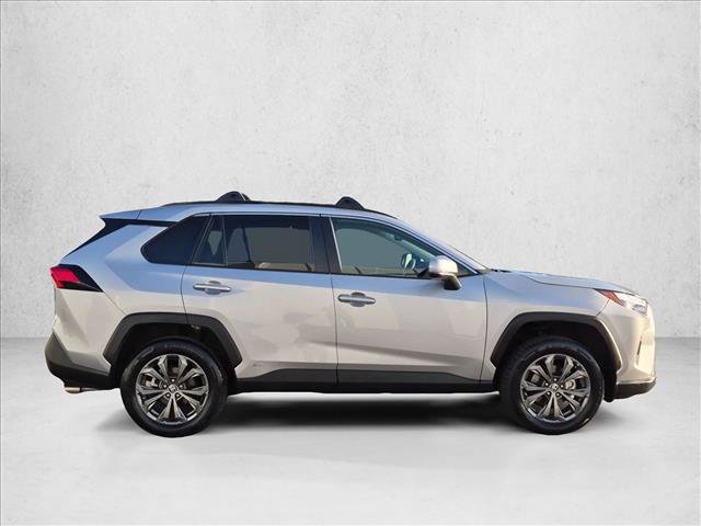 Used 2022 Toyota RAV4 XLE Premium AWD/4WD image 4