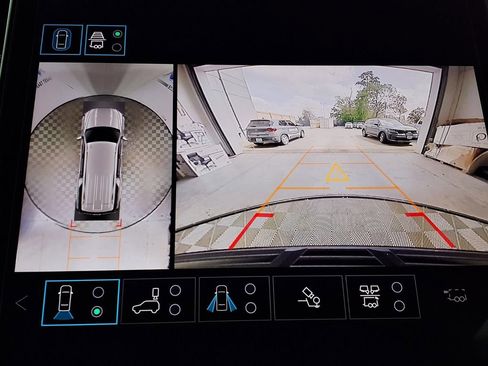 Used 2025 GMC Yukon XL AT4 Ultimate image 10