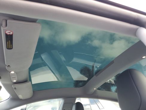 Used 2025 Tesla Model 3 image 22