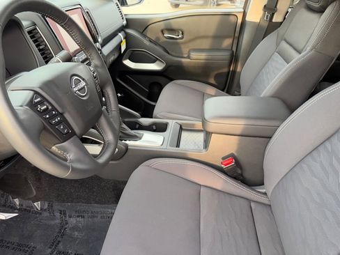 Used 2024 Nissan Frontier SV w/ Technology Package image 9