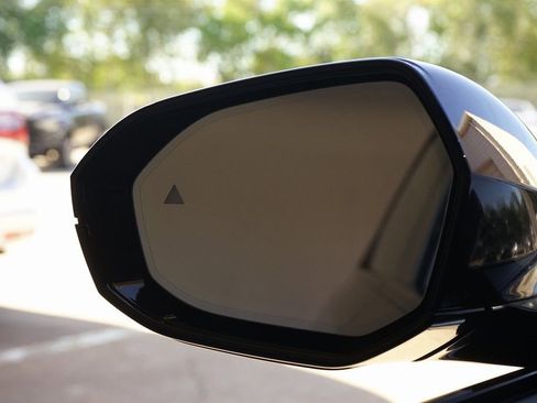 Used 2023 BMW 740i image 28