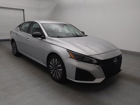 Used 2024 Nissan Altima 2.5 SV image 13