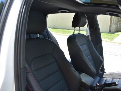 Used 2017 Volkswagen GTI SE FWD image 19
