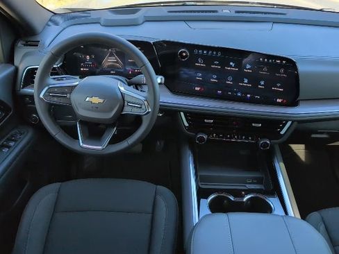 New 2026 Chevrolet Suburban LS image 4