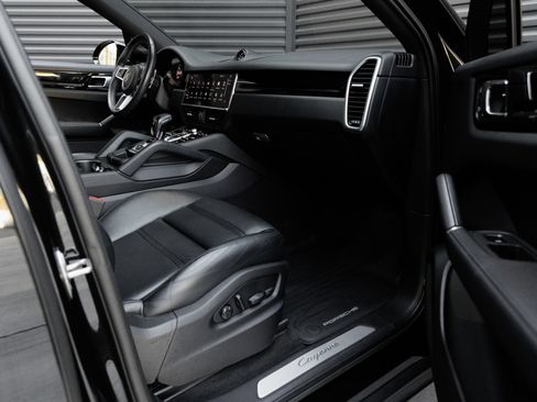 Certified 2023 Porsche Cayenne Coupe AWD/4WD image 36