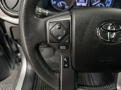 Used 2022 Toyota Tacoma TRD Off-Road w/ Technology Package AWD/4WD image 15
