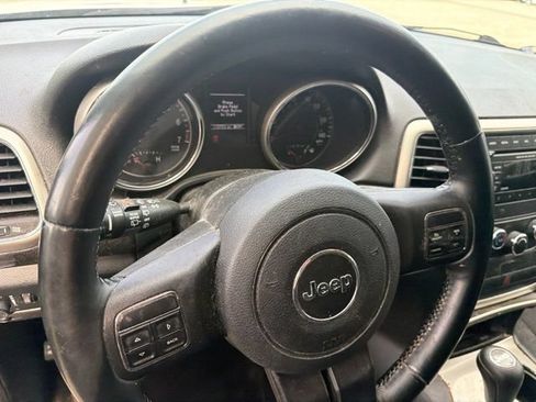 Used 2012 Jeep Grand Cherokee Laredo w/ Laredo E Group AWD/4WD image 21