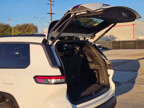 New 2026 Jeep Grand Cherokee L 4WD image 8