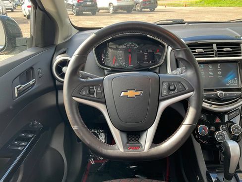 Used 2017 Chevrolet Sonic LT w/ Fun and Sun Package FWD image 4