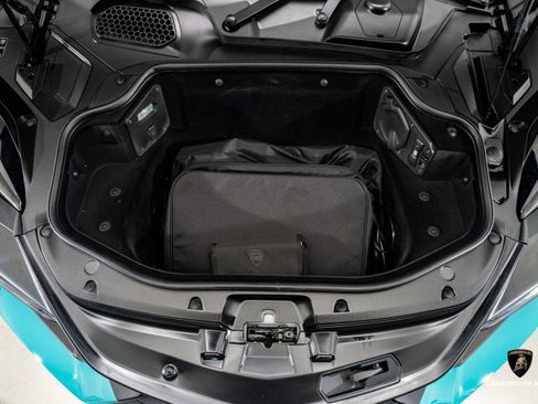 Used 2025 Lamborghini Revuelto image 7